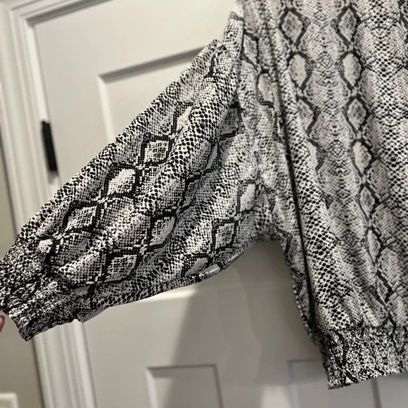 New York & Co Top NWT - Picture 3 of 4